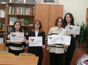 Подробнее о статье ✨В конце января наша команда «школы Медиации»отделения дополнительного образования получила свои награды за участие в городском конкурсе «Мастер переговоров».